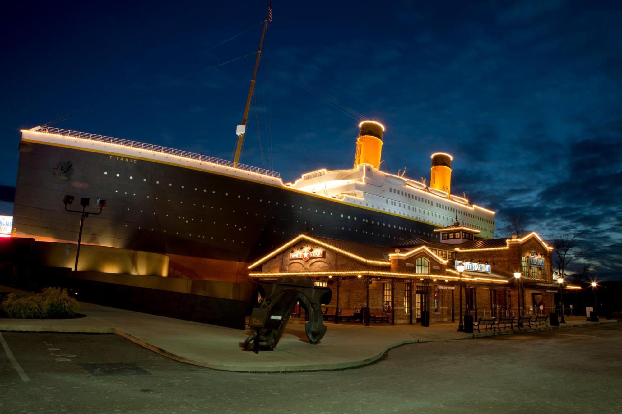 Majestic Splash- 8 Bedroom, Indoor Pool, Hot Tub, 1089 Free Tickets Each Paid Day, Dollywood Sevierville Exterior foto
