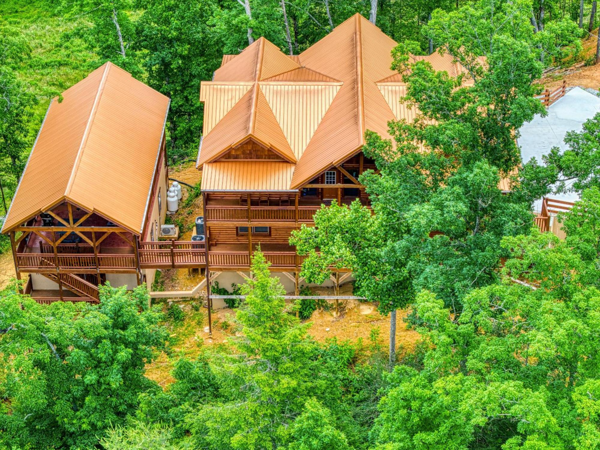 Majestic Splash- 8 Bedroom, Indoor Pool, Hot Tub, 1089 Free Tickets Each Paid Day, Dollywood Sevierville Exterior foto